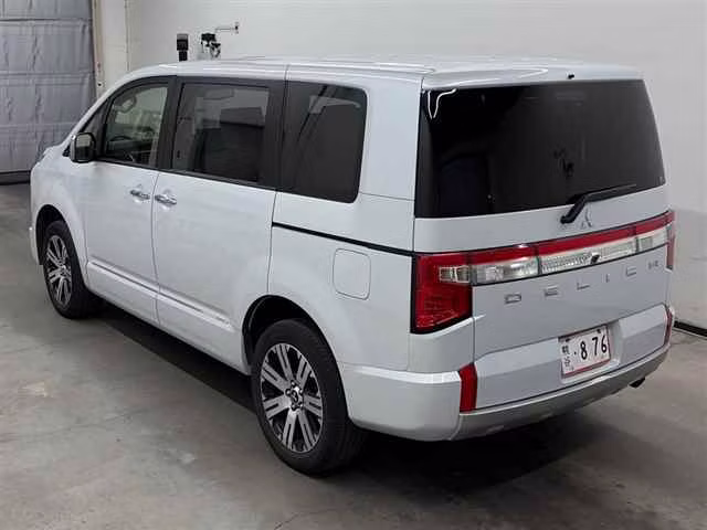 MITSUBISHI DELICA D:5