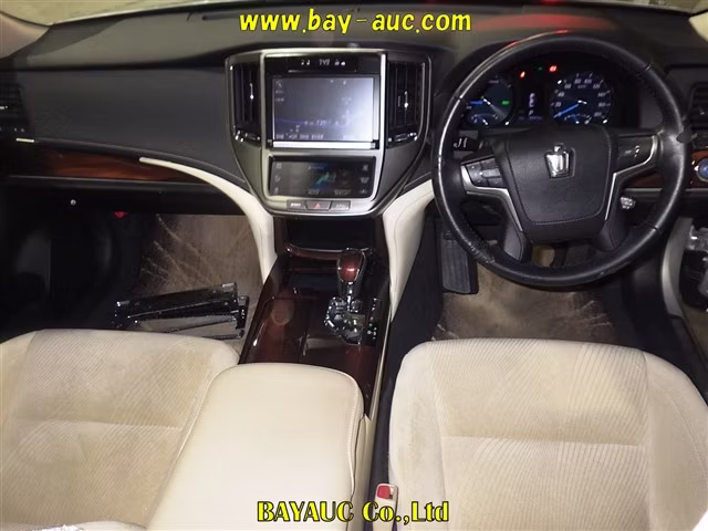 TOYOTA CROWN