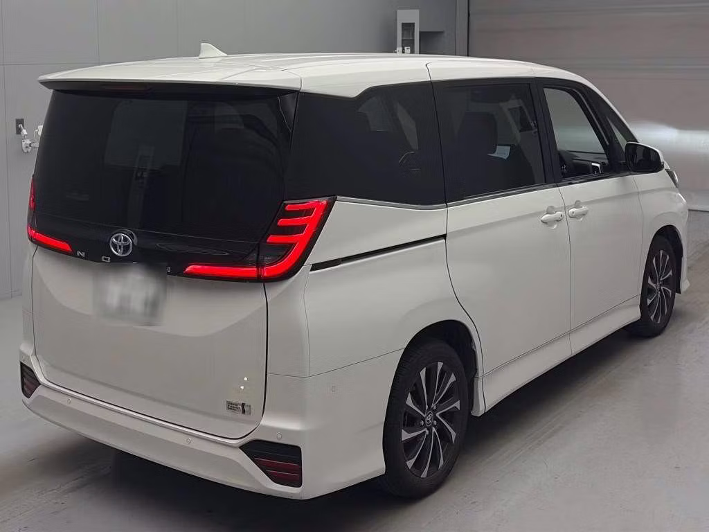TOYOTA NOAH