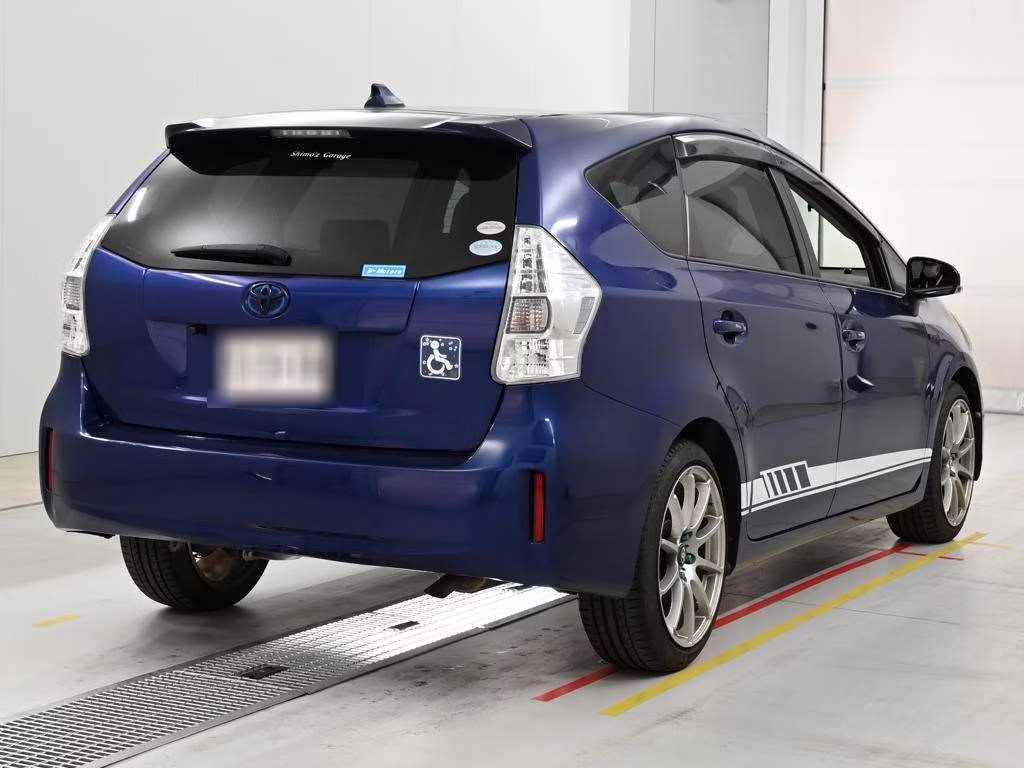 TOYOTA PRIUS ALPHA