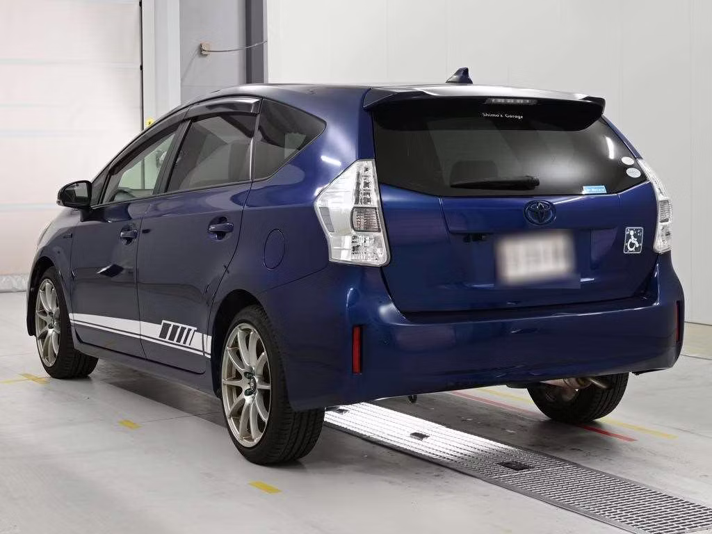 TOYOTA PRIUS ALPHA