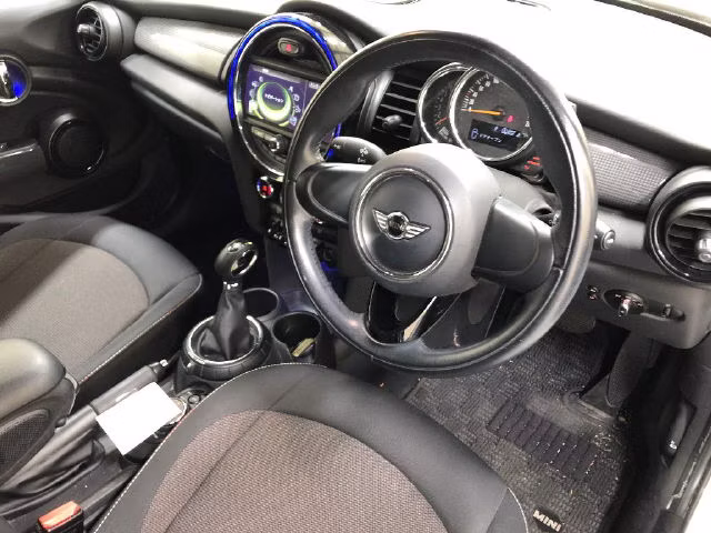 MINI HATCH
