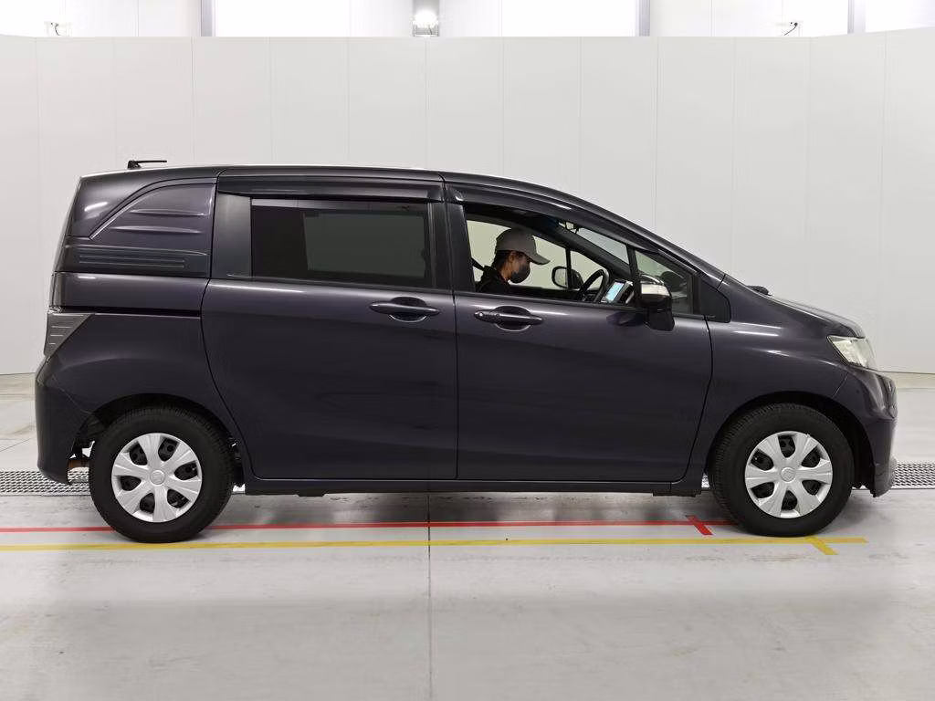 HONDA FREED SPIKE