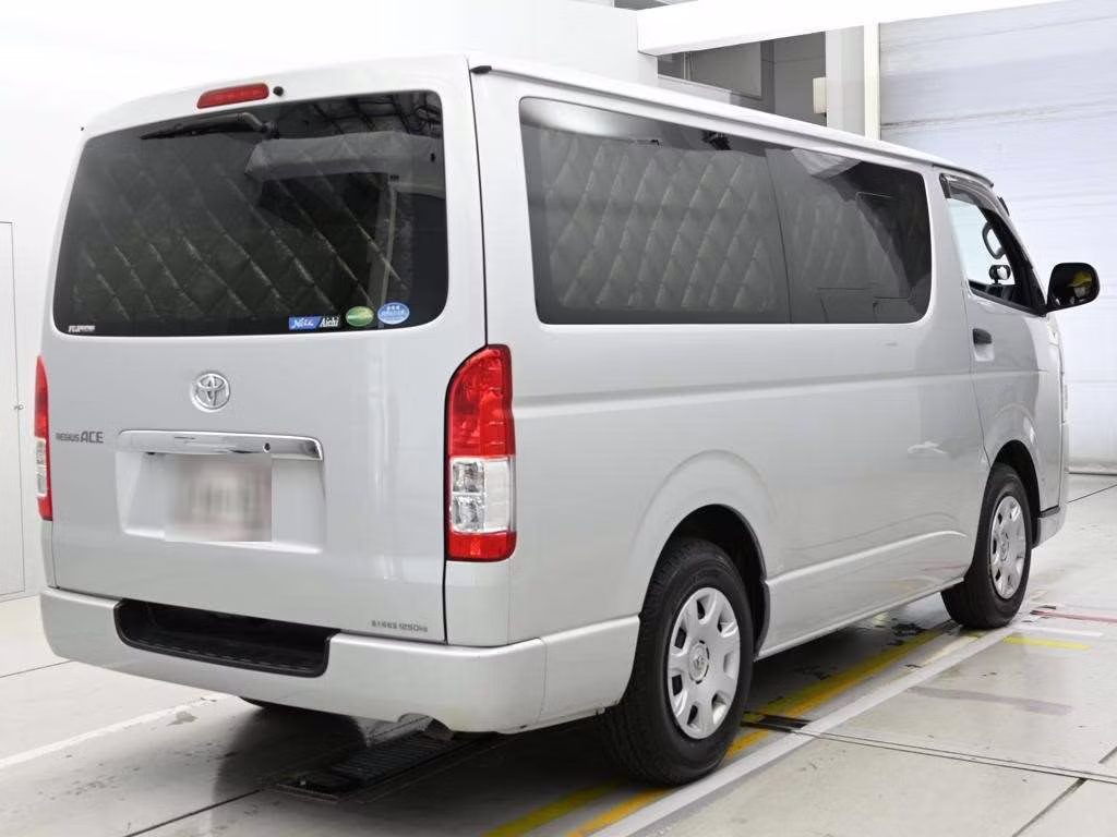 TOYOTA REGIUS ACE