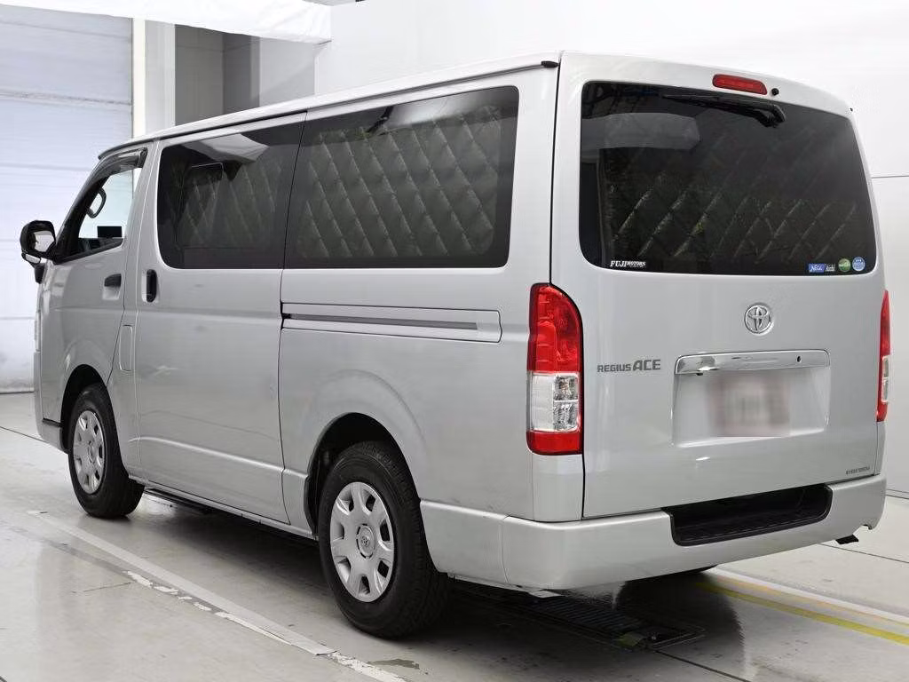 TOYOTA REGIUS ACE