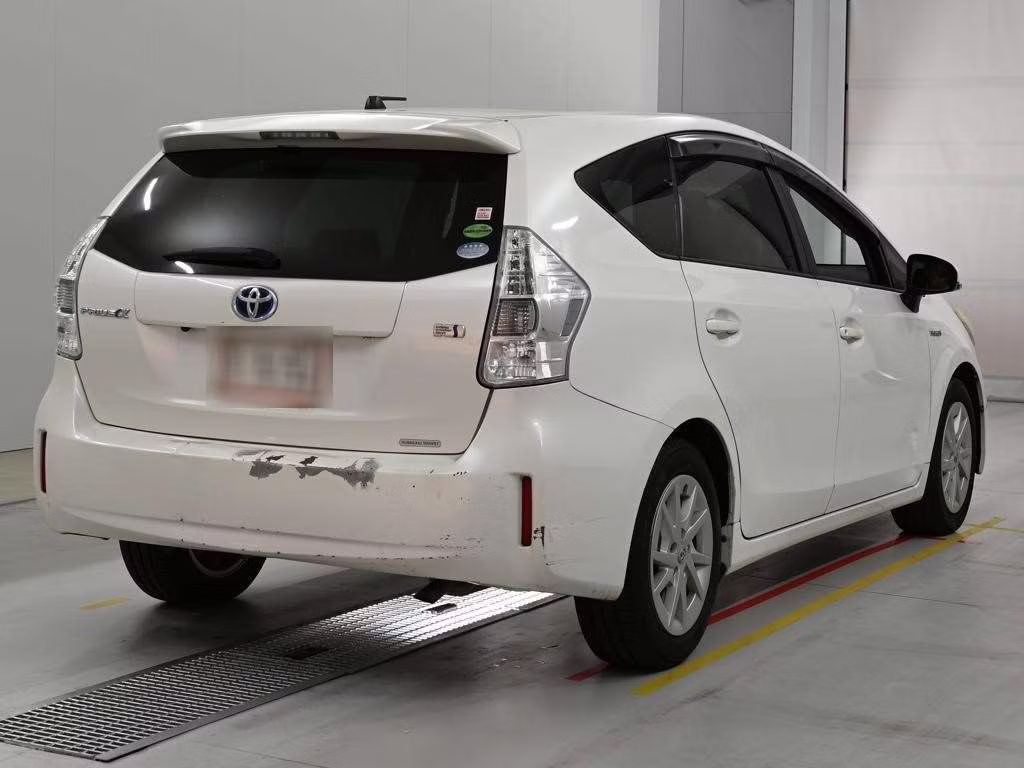 TOYOTA PRIUS ALPHA
