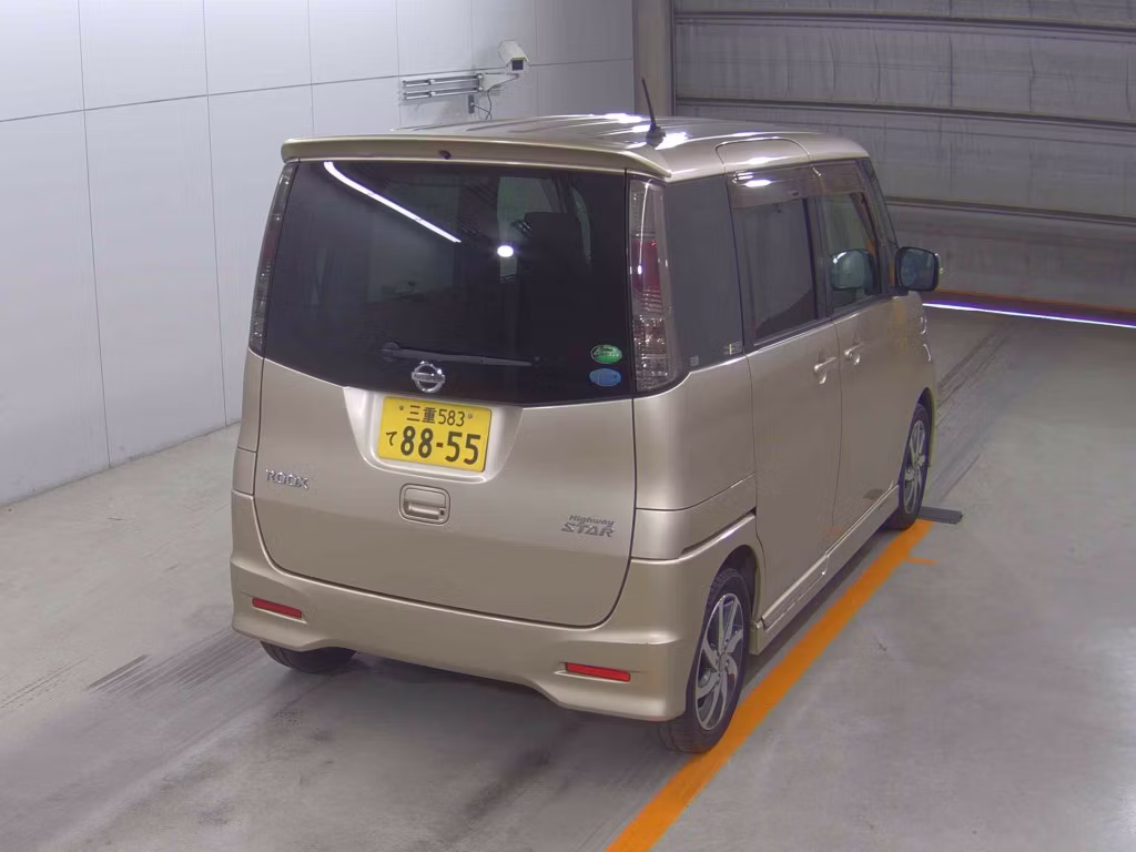 NISSAN ROOX