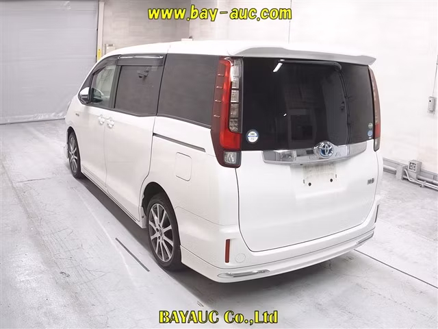 TOYOTA NOAH