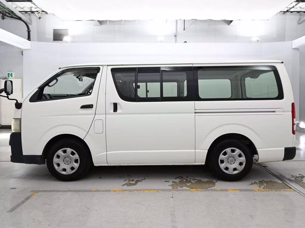 TOYOTA REGIUS ACE