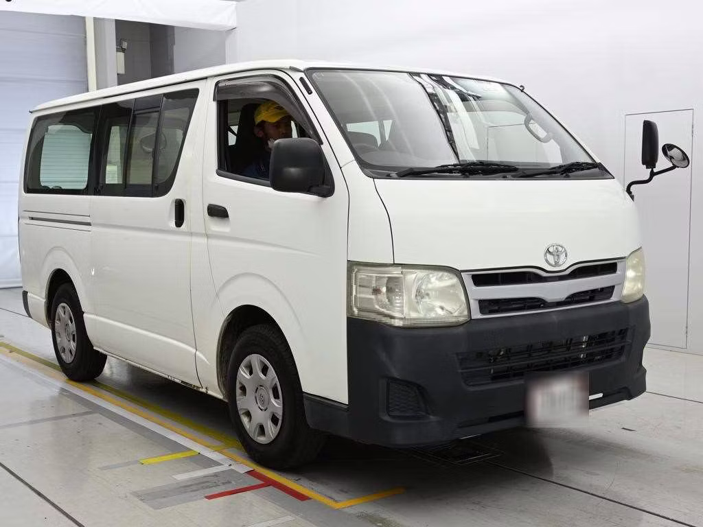 TOYOTA REGIUS ACE
