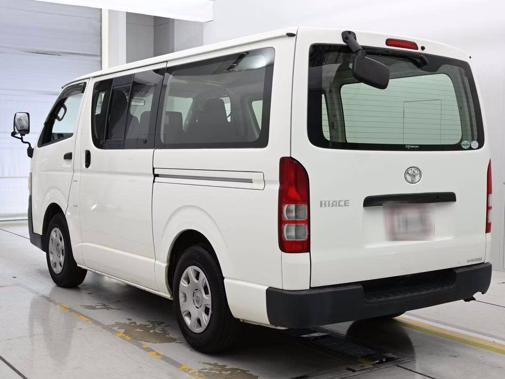 TOYOTA REGIUS ACE