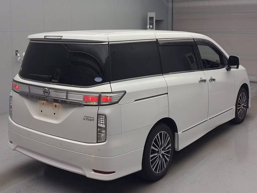 NISSAN ELGRAND