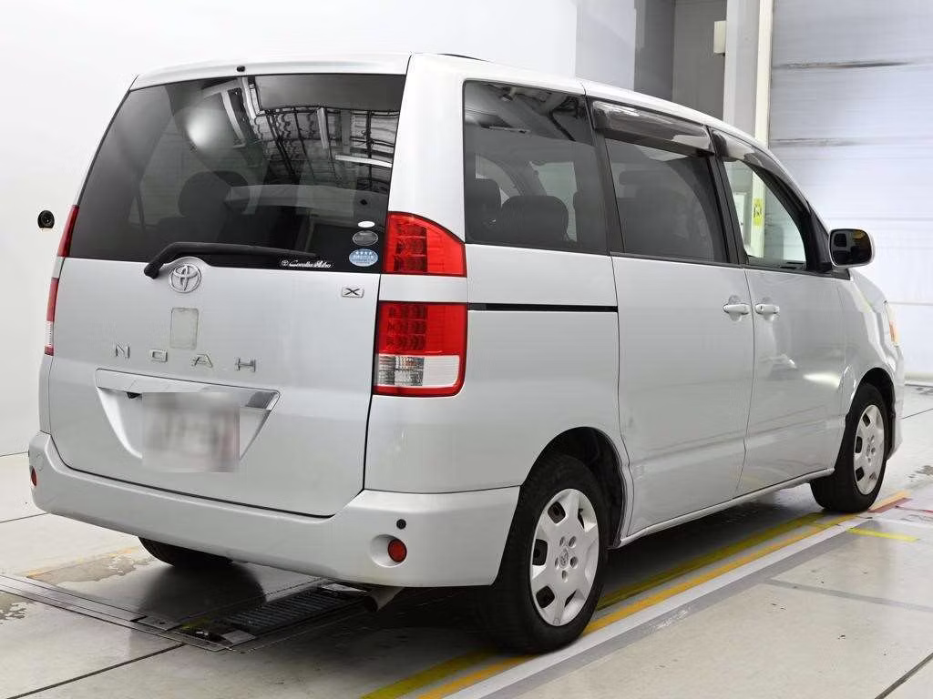 TOYOTA NOAH