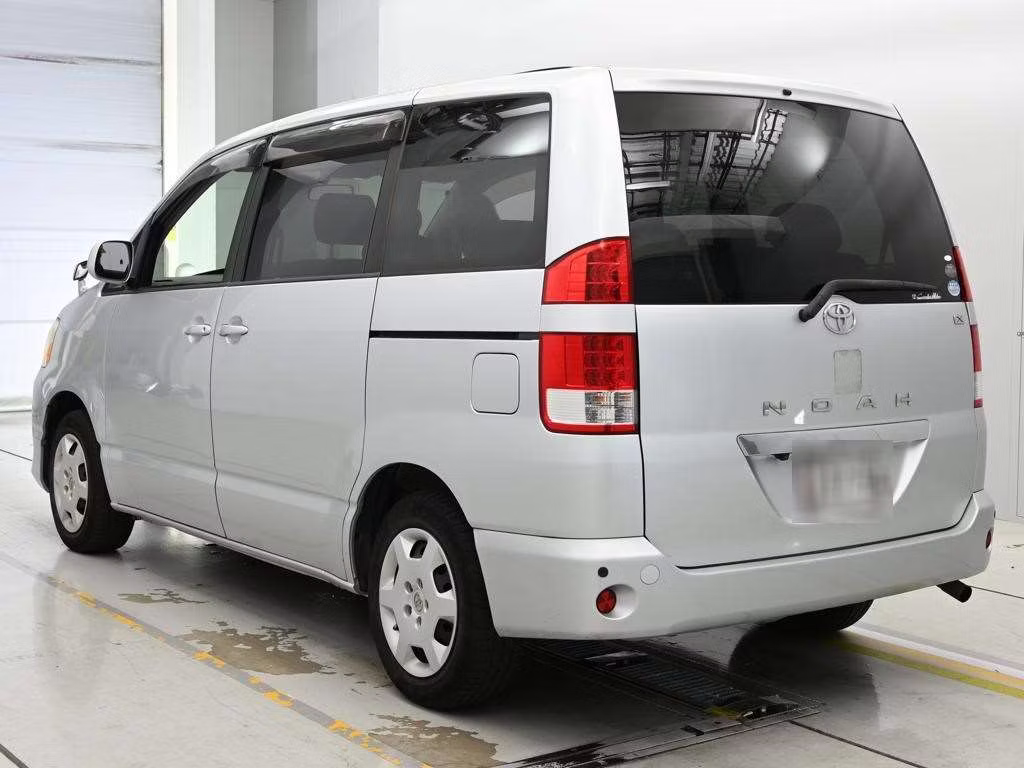 TOYOTA NOAH