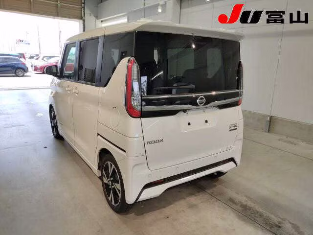NISSAN ROOX