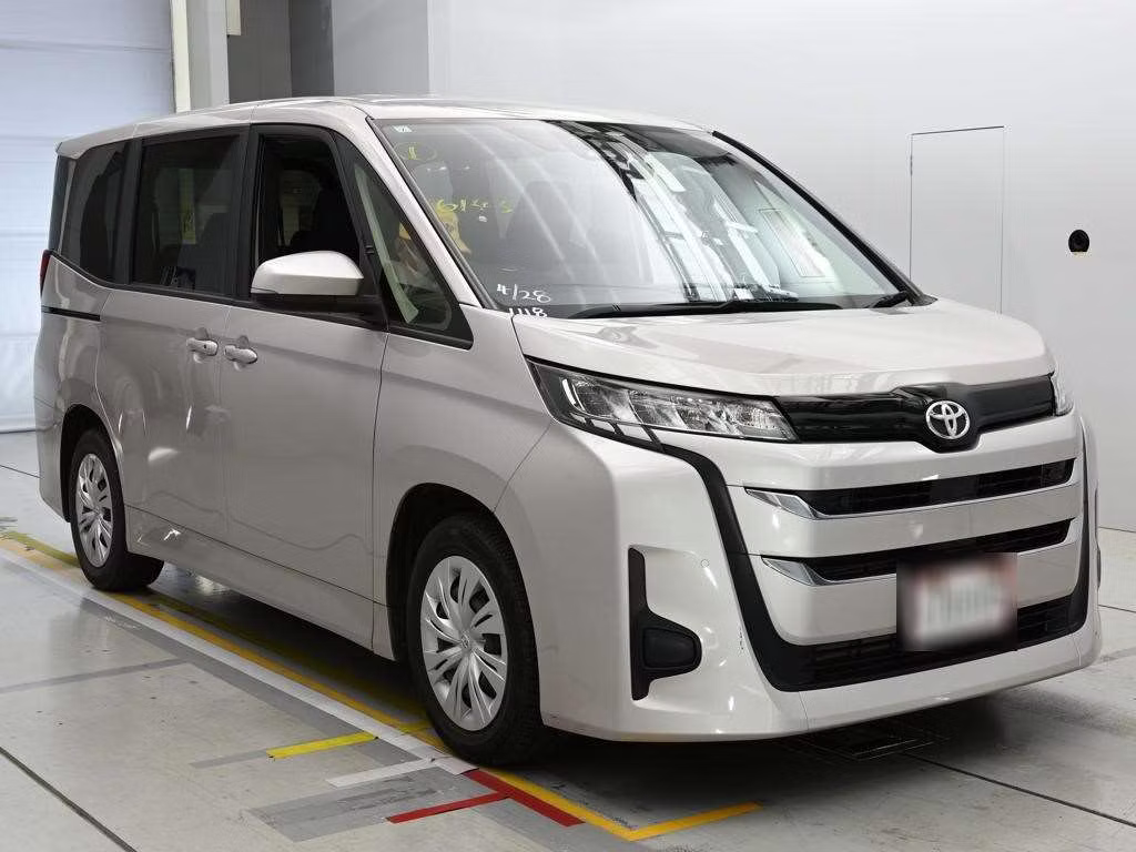 TOYOTA NOAH