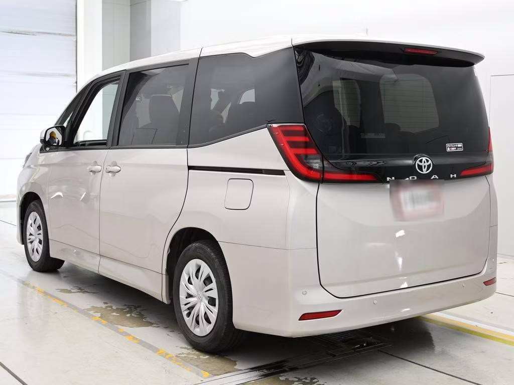 TOYOTA NOAH
