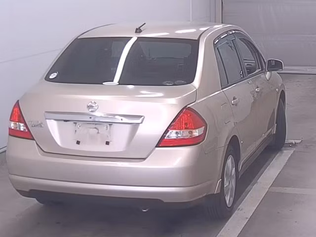 NISSAN TIIDA LATIO