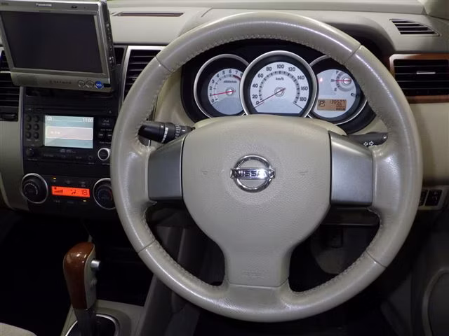 NISSAN TIIDA LATIO