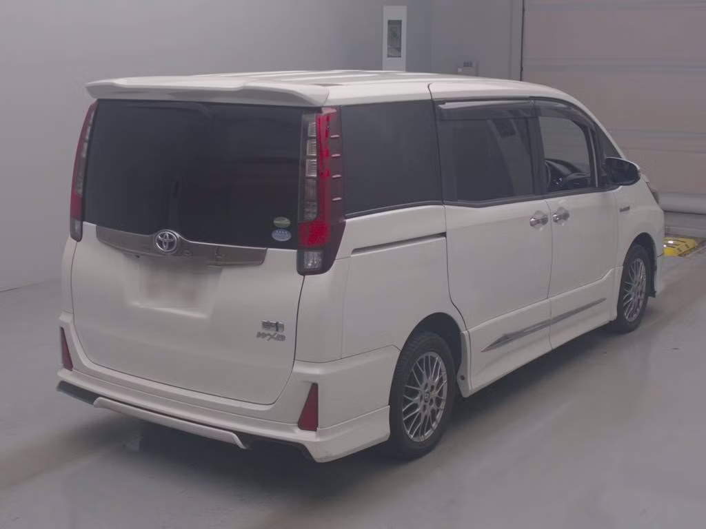 TOYOTA NOAH