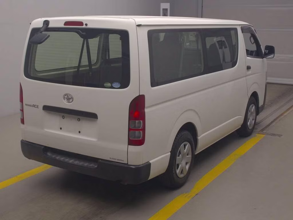 TOYOTA REGIUS ACE