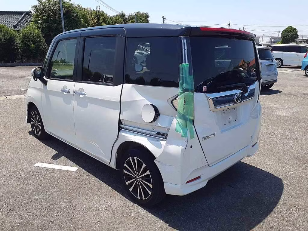 TOYOTA ROOMY