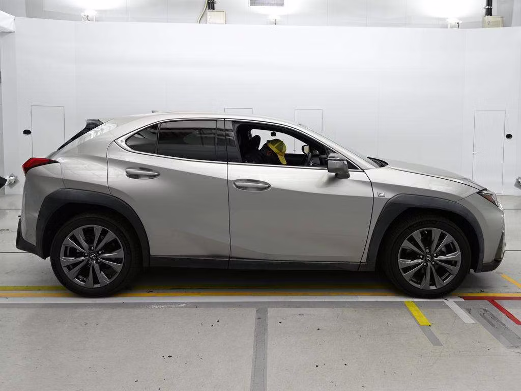 LEXUS UX200
