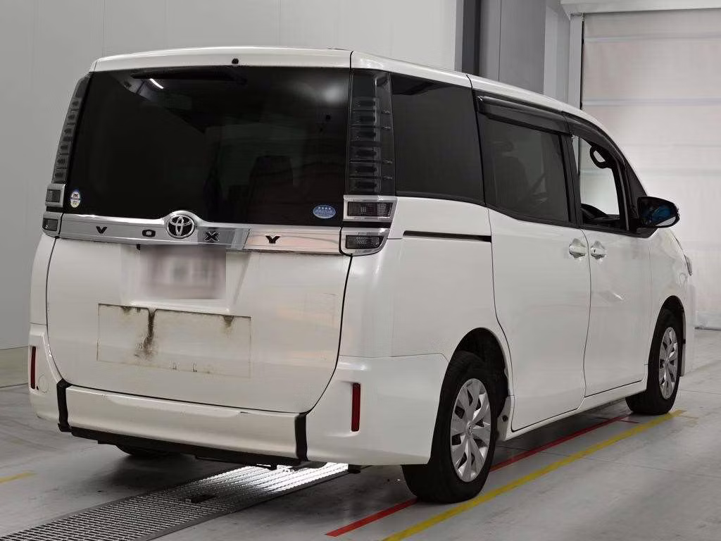 TOYOTA VOXY