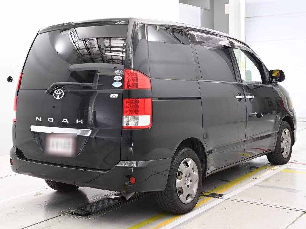 TOYOTA NOAH