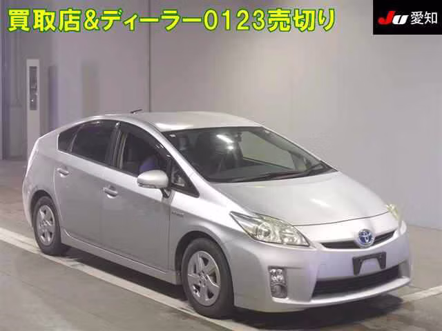 TOYOTA PRIUS