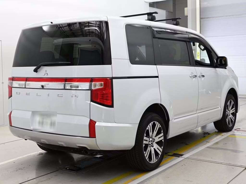 MITSUBISHI DELICA D:5