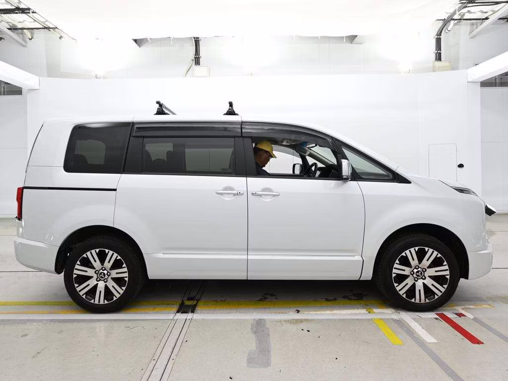 MITSUBISHI DELICA D:5