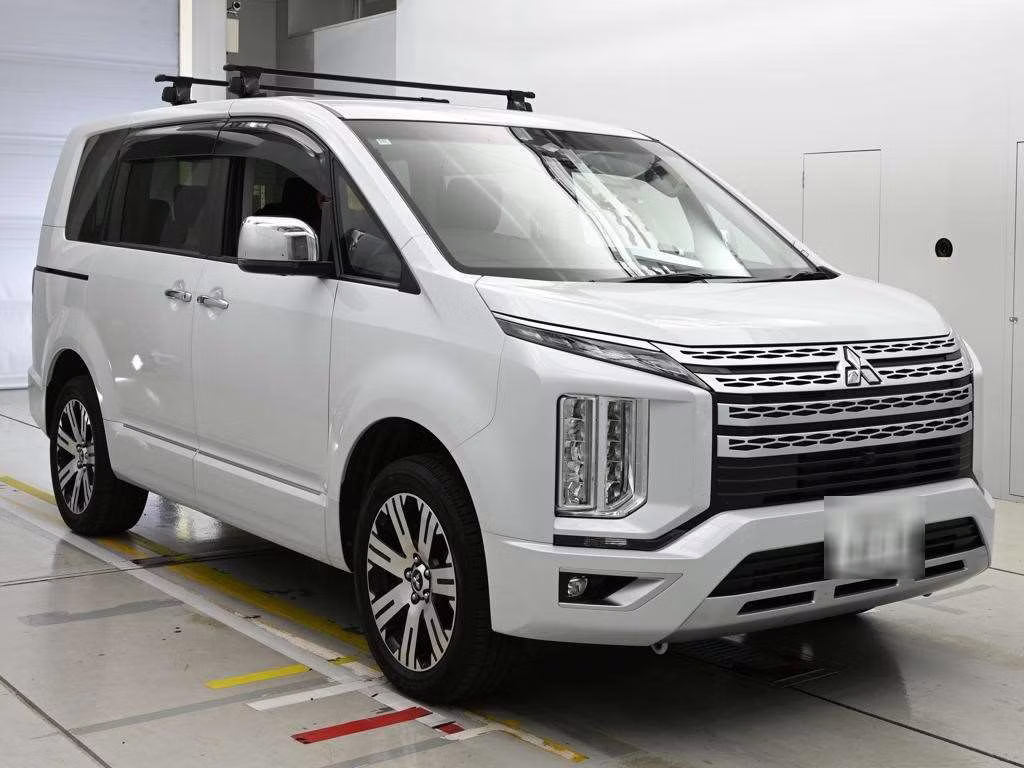 MITSUBISHI DELICA D:5