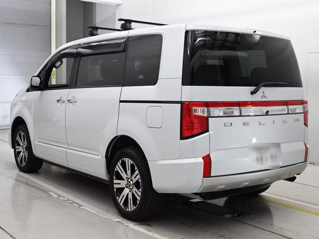 MITSUBISHI DELICA D:5