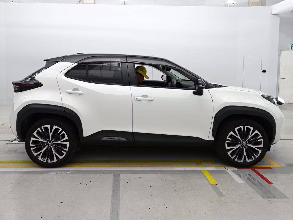 TOYOTA YARIS CROSS