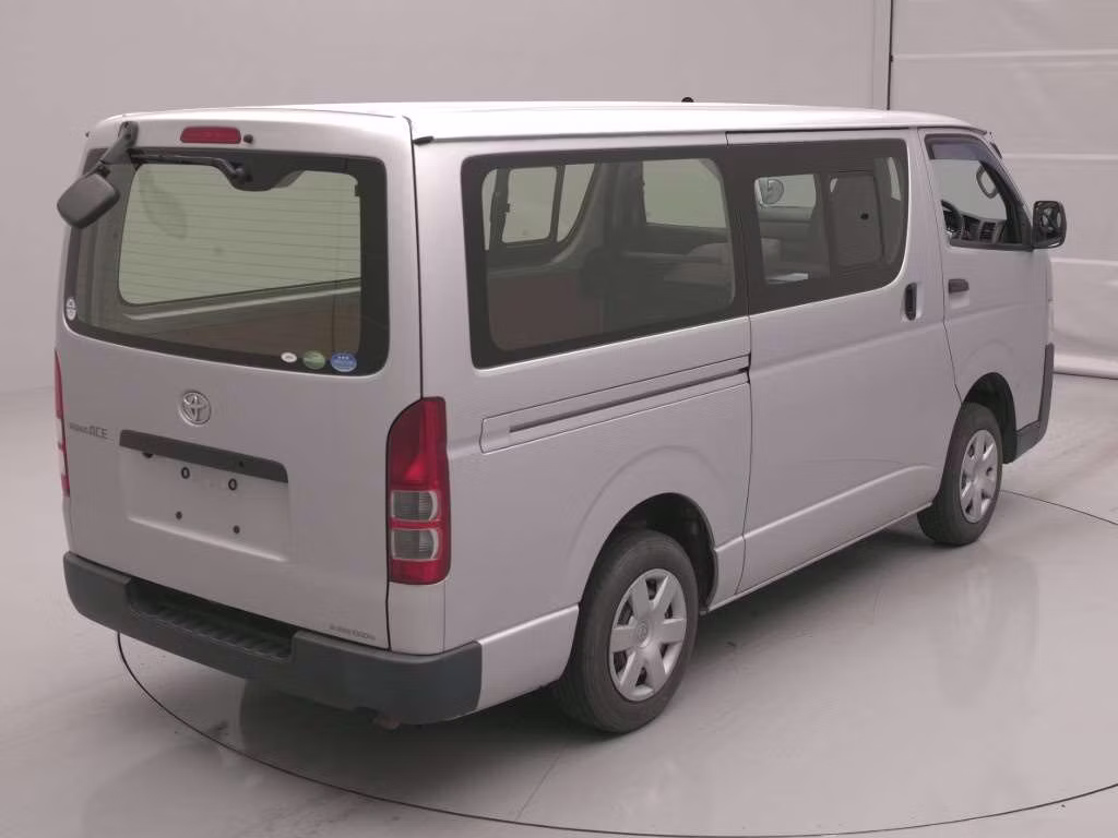 TOYOTA REGIUS ACE