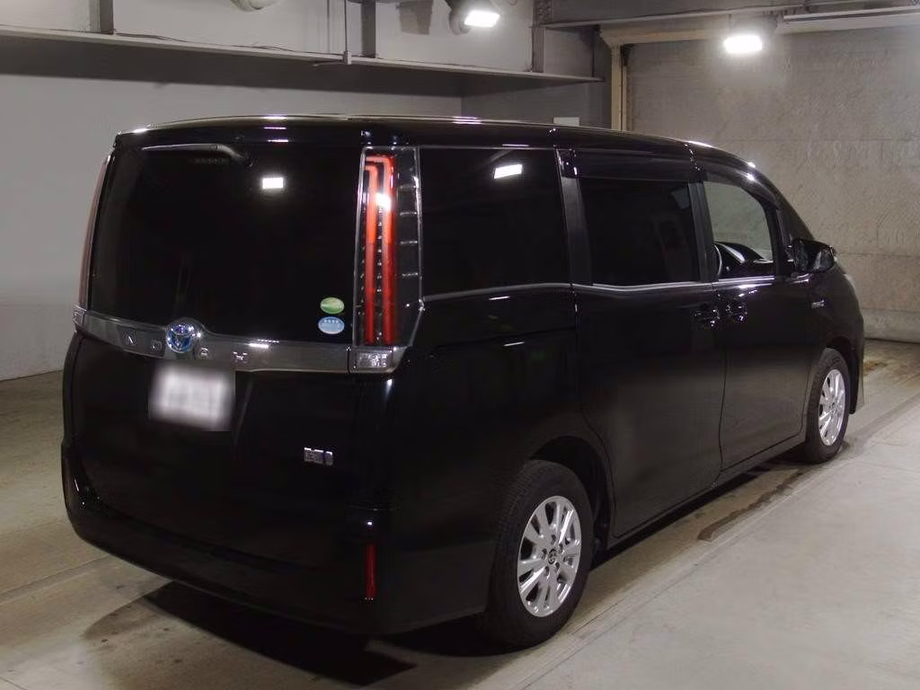 TOYOTA NOAH