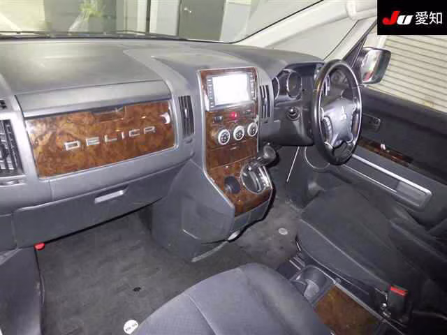MITSUBISHI DELICA D:5