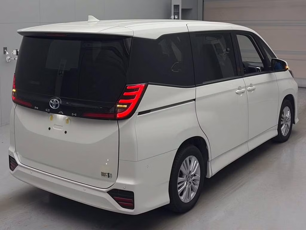 TOYOTA NOAH