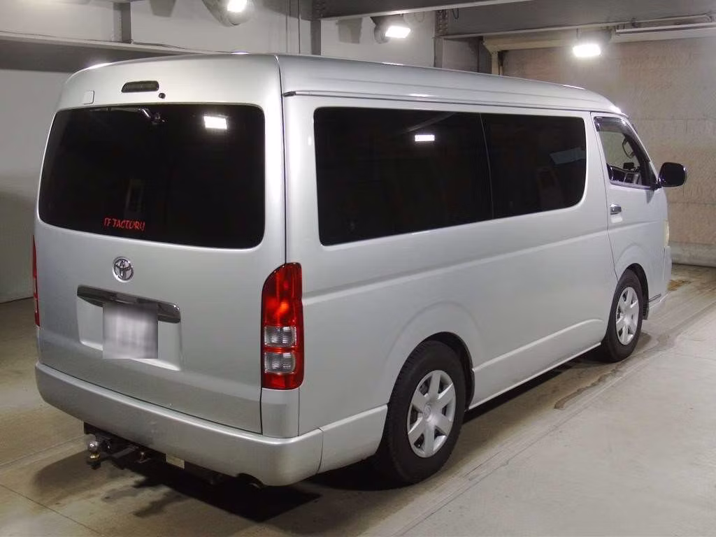 TOYOTA HIACE