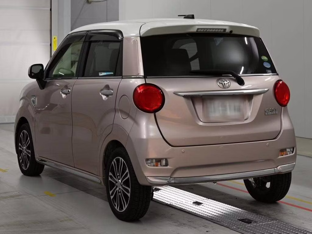 DAIHATSU CAST