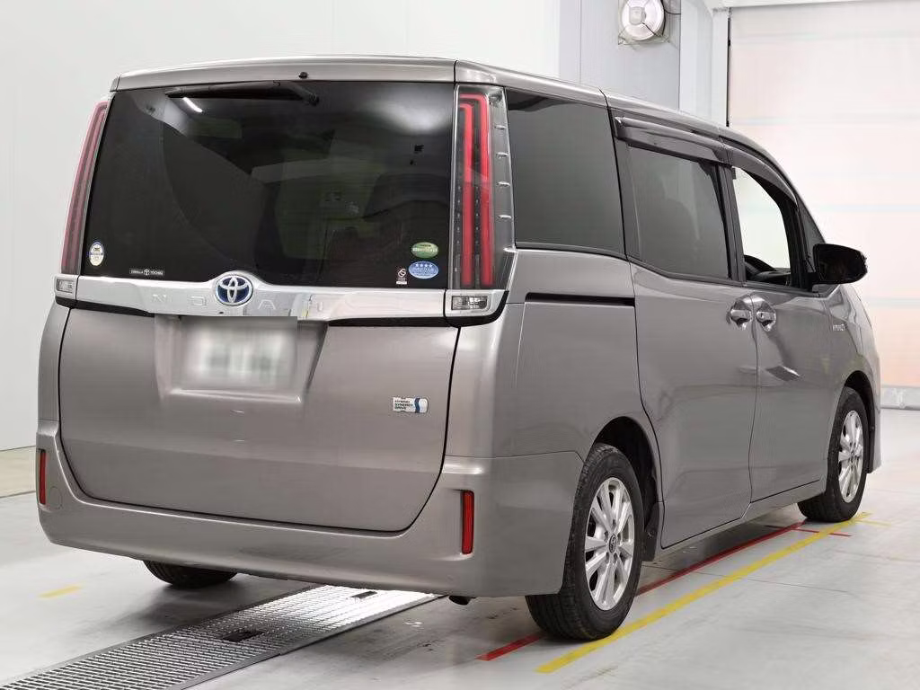 TOYOTA NOAH