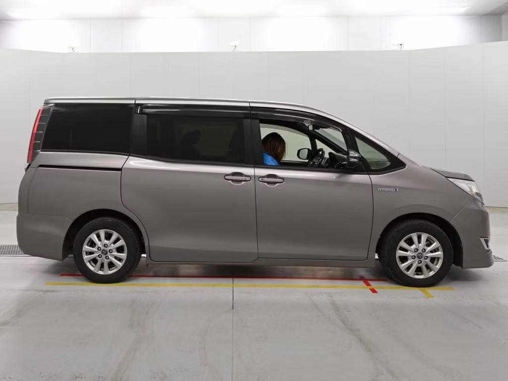 TOYOTA NOAH