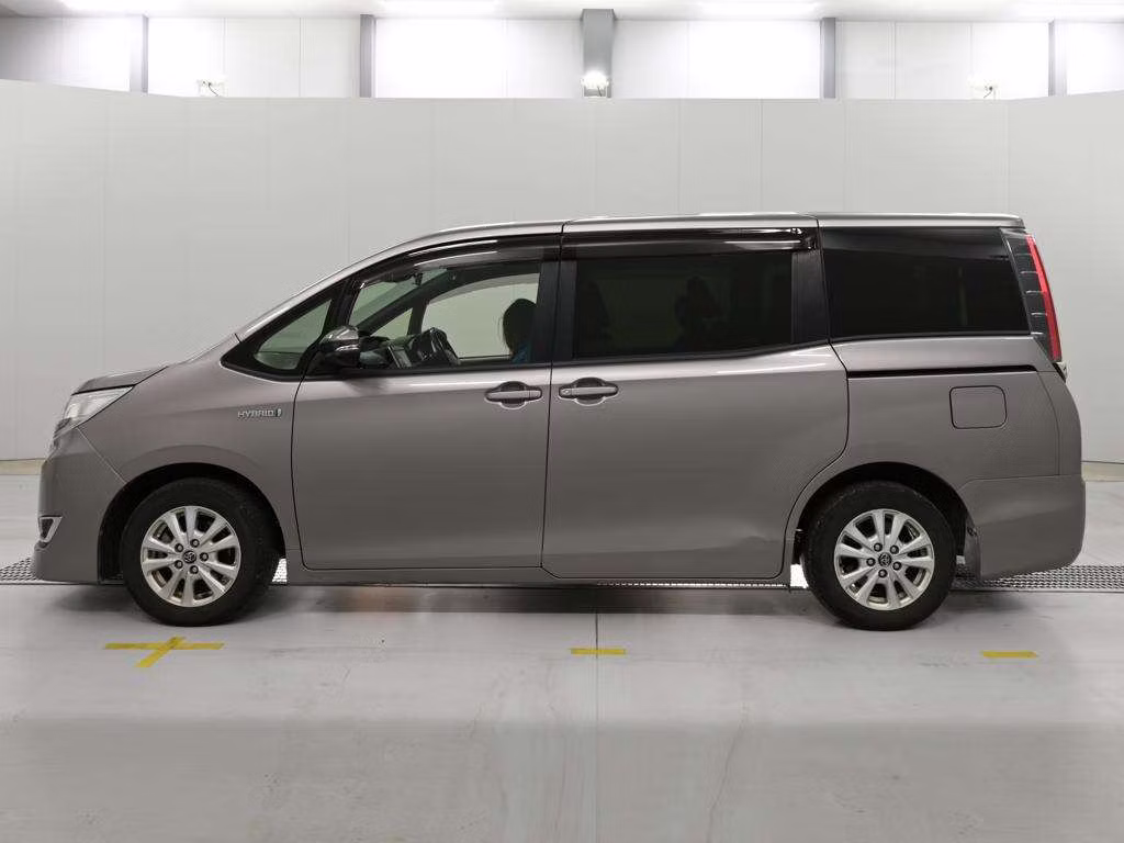 TOYOTA NOAH