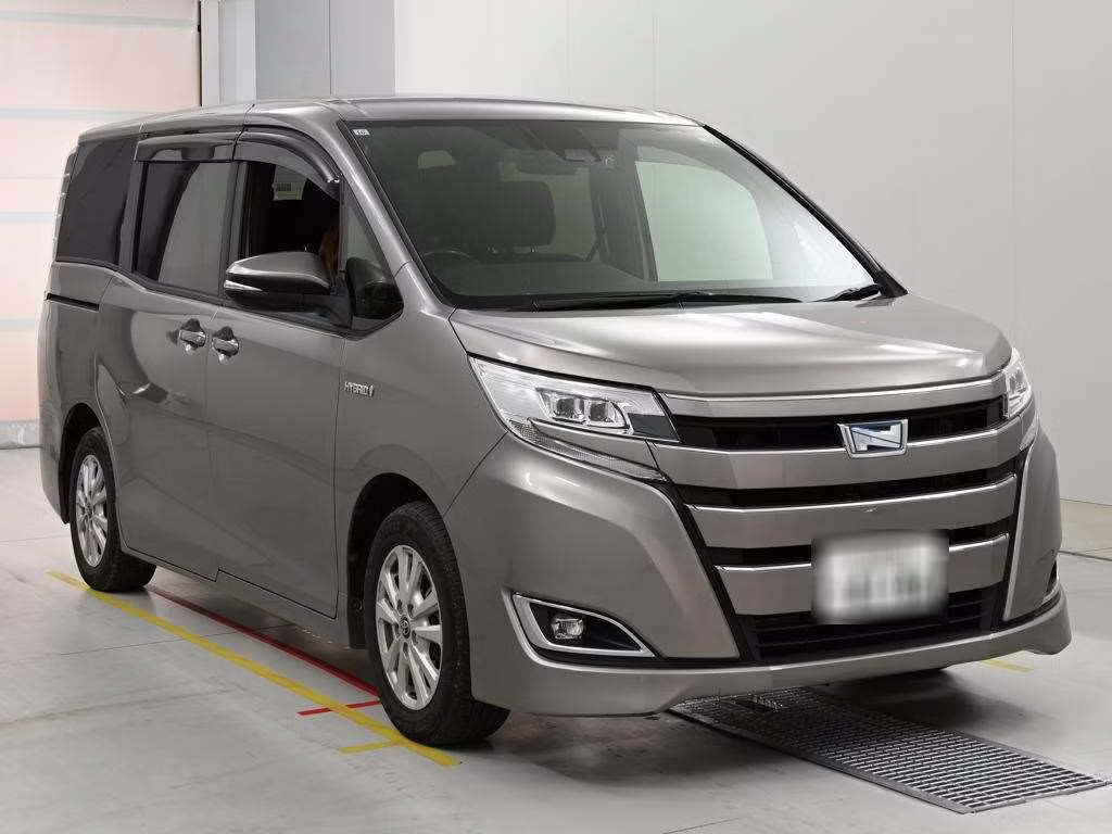 TOYOTA NOAH