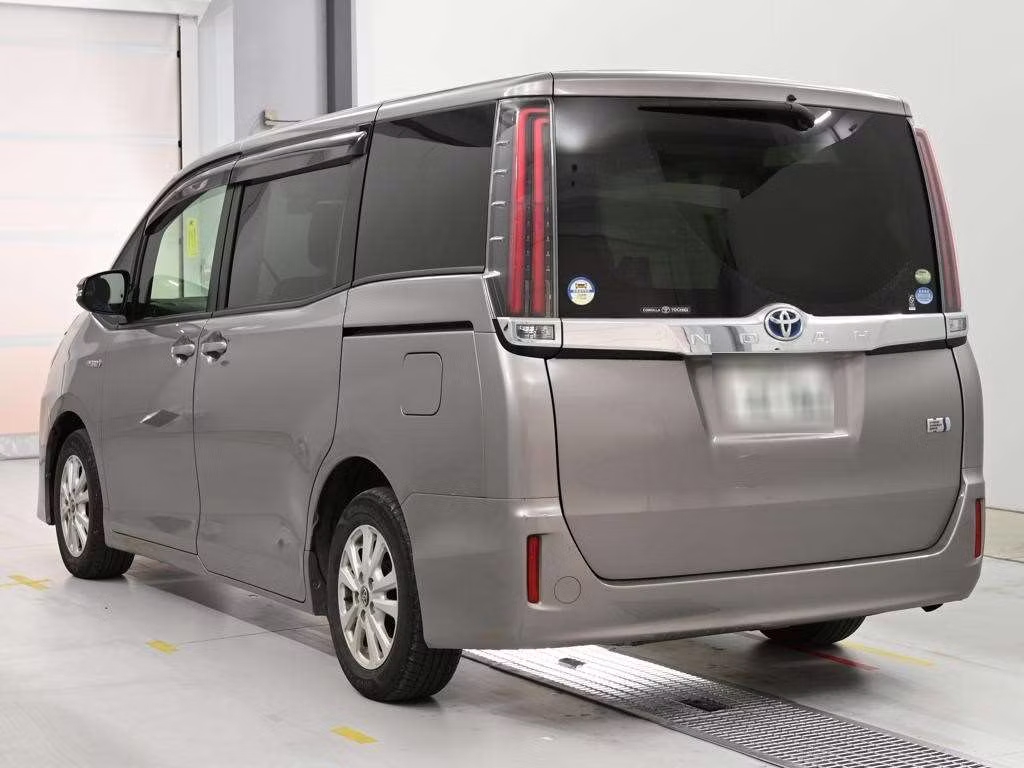 TOYOTA NOAH