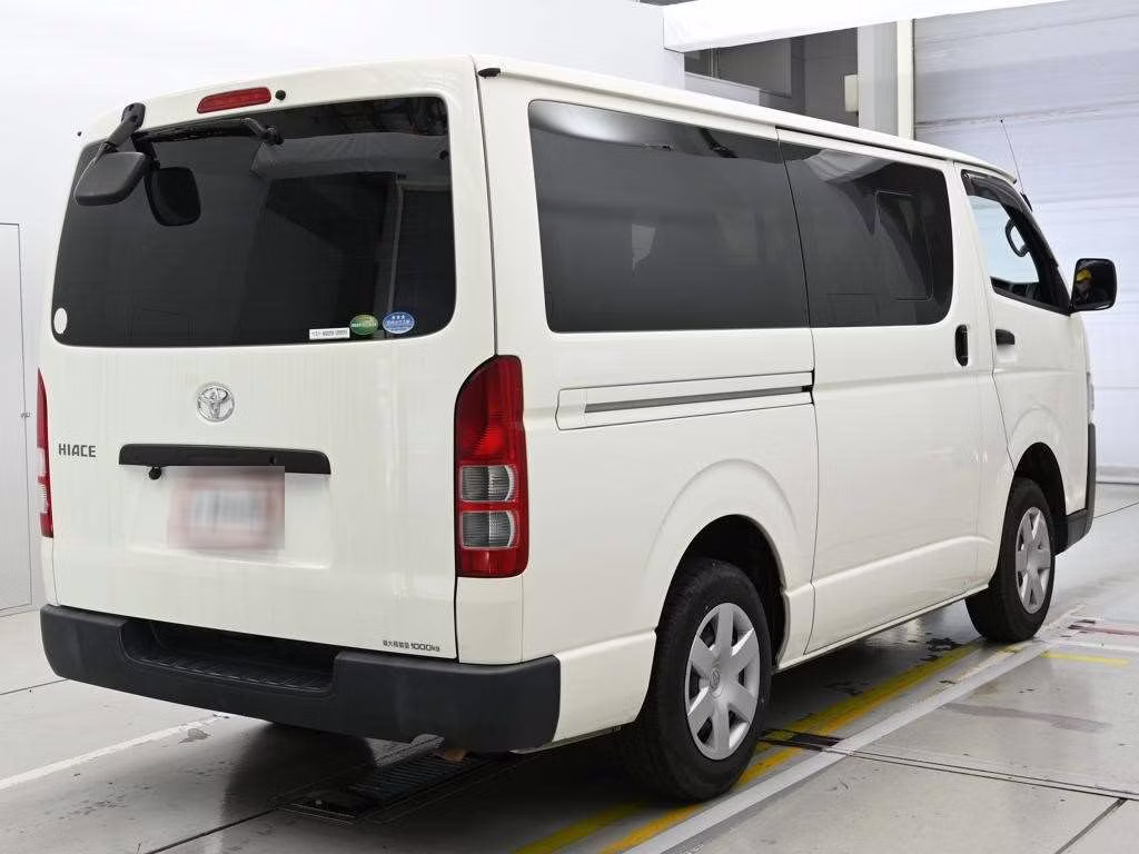 TOYOTA REGIUS ACE