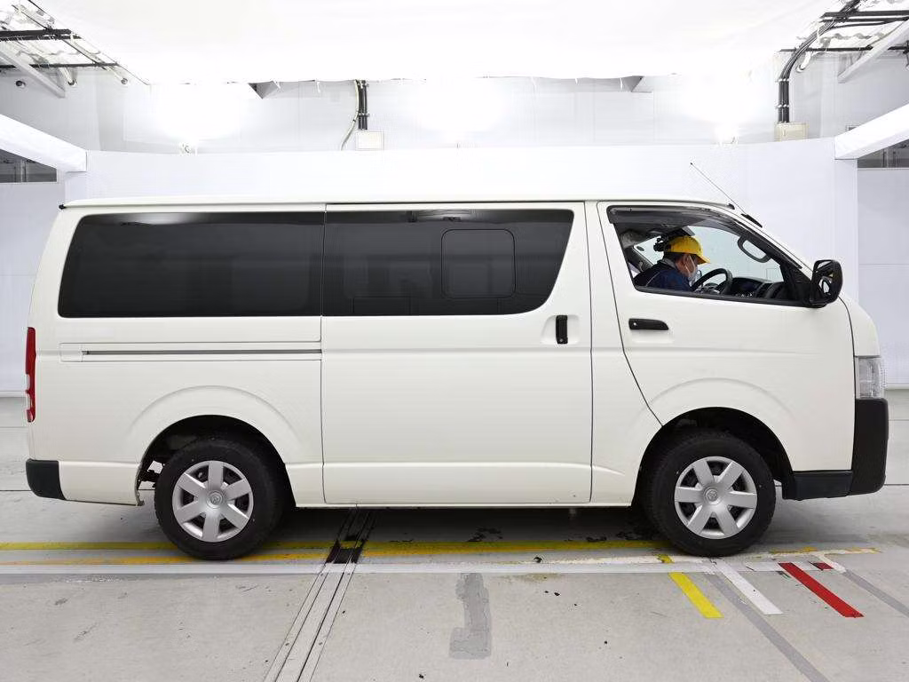 TOYOTA REGIUS ACE