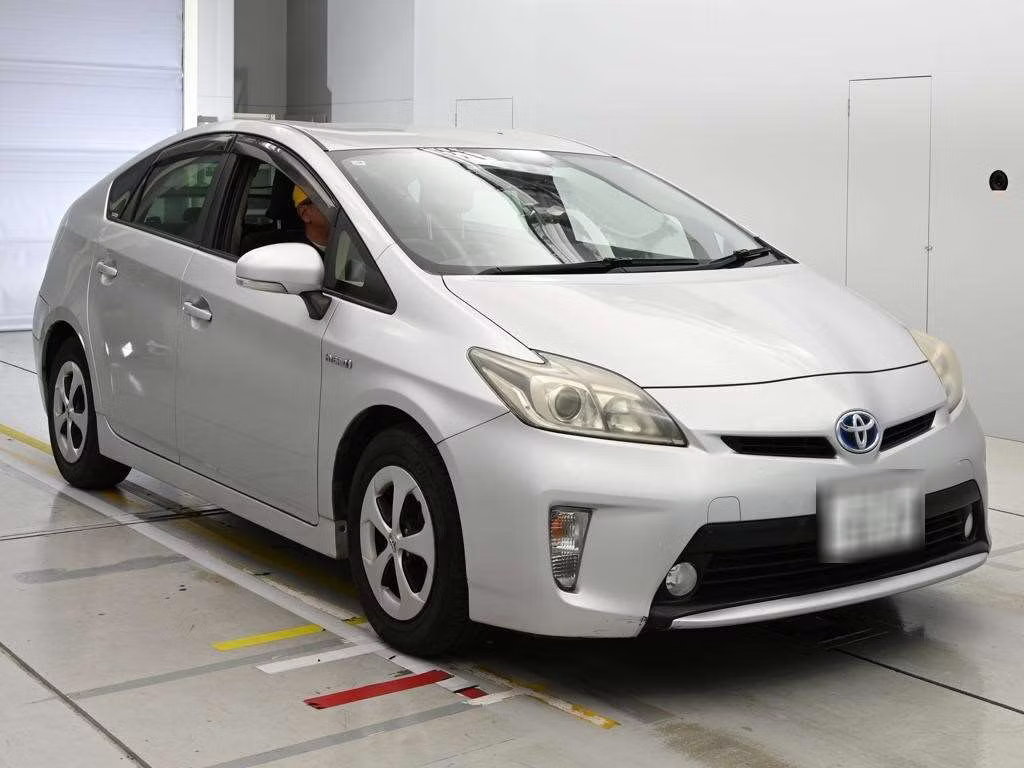 TOYOTA PRIUS