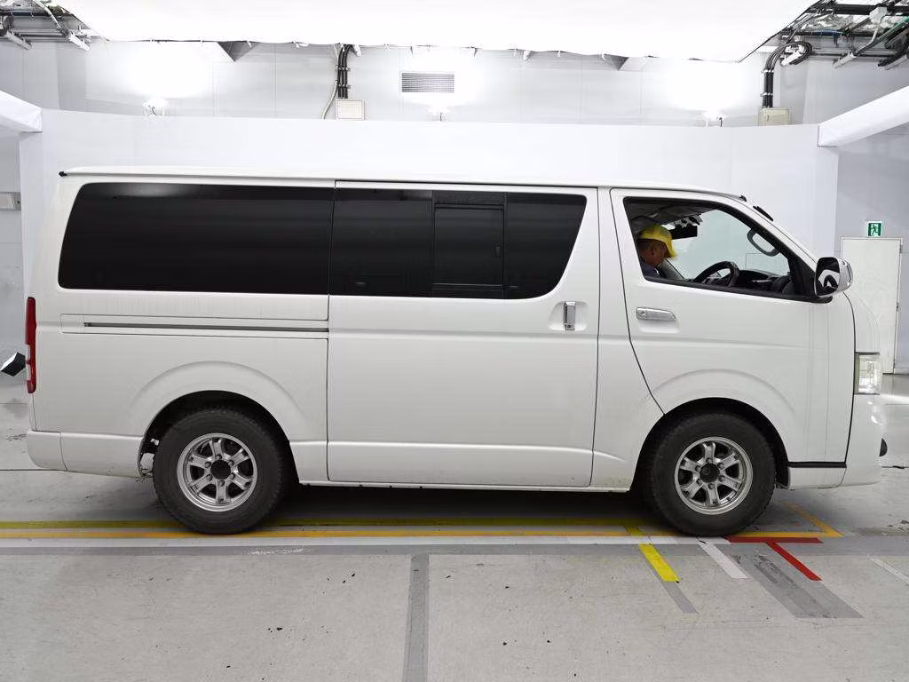 TOYOTA REGIUS ACE